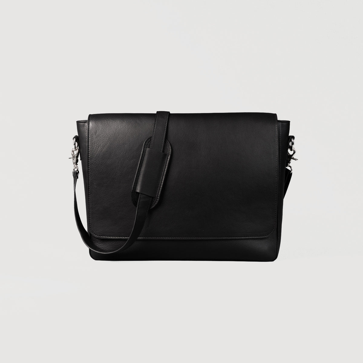 The Carismatico Black Leather Messenger Bag For Men Women The Jacket Maker