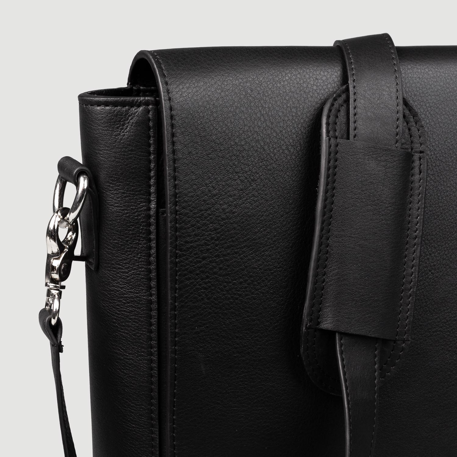 Premium leather messenger bags outlet